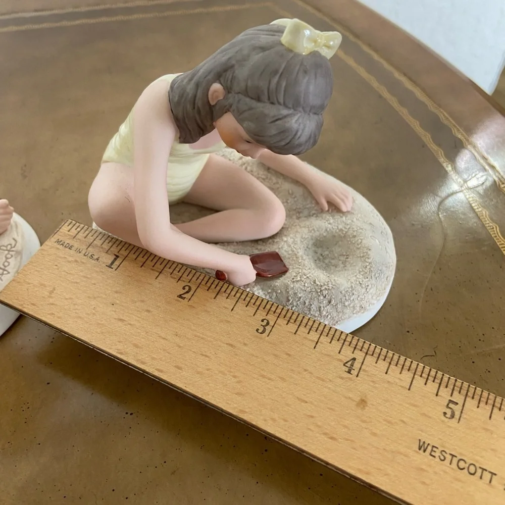 🖤 Set of 2 REMEMBER WHEN by Frances Hook Girls Beach Figurines Sand Castles Soun